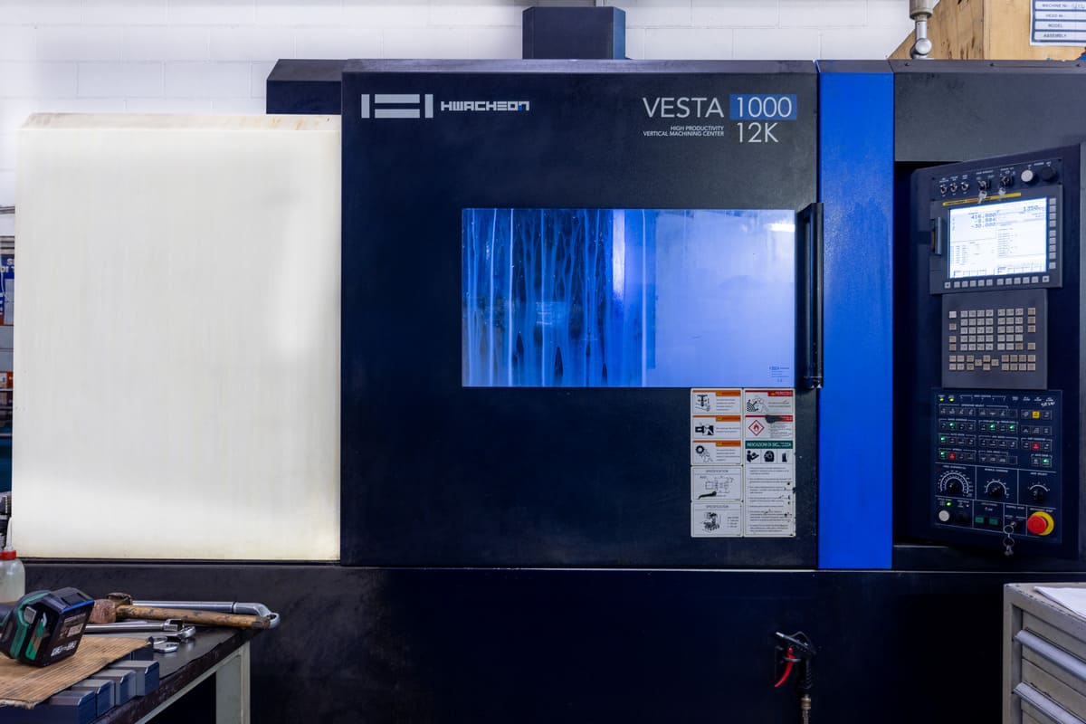 centro-di-lavoro-hwacheon-vesta-1000-iso-40-01